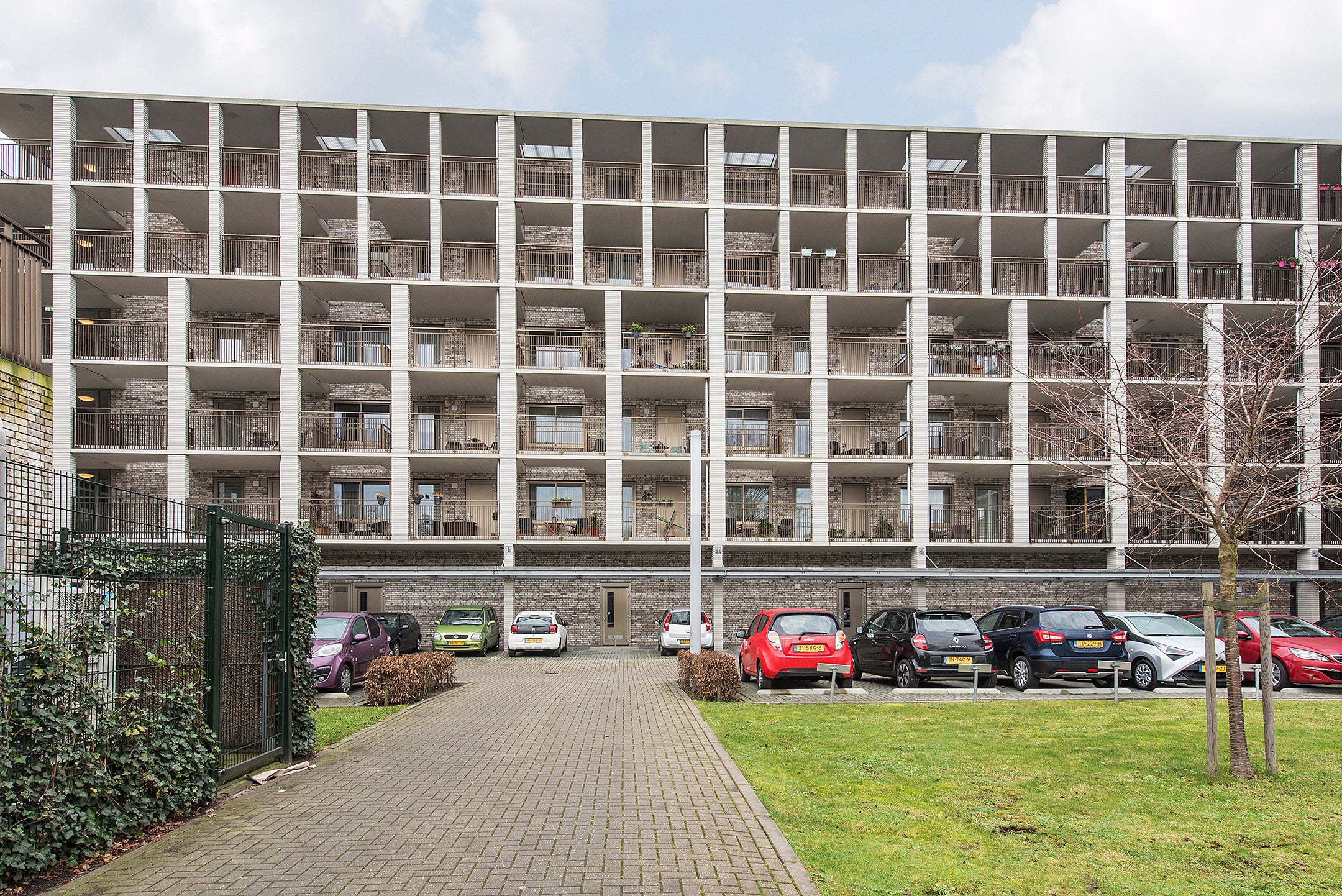 Flat Van 't Hofflaan in Amsterdam