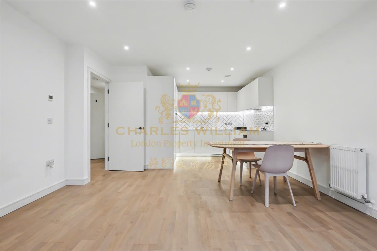Flat Greenleaf Walk in Greater London