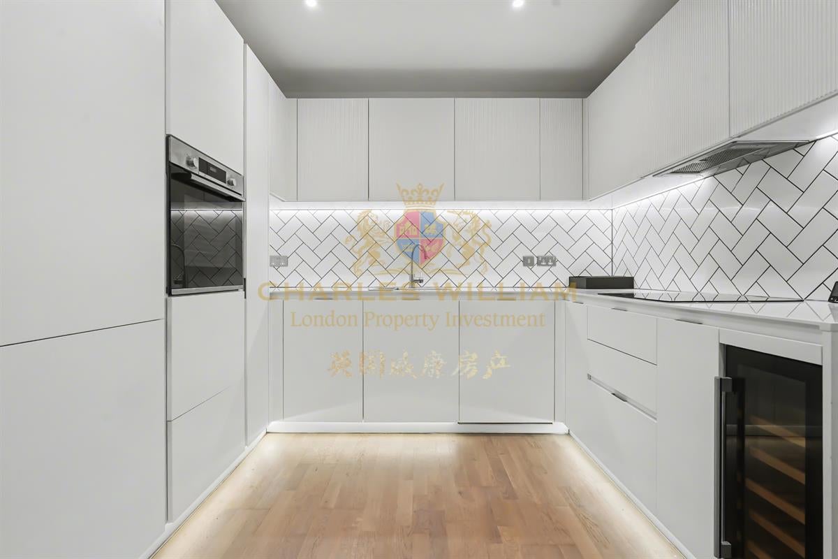Flat Greenleaf Walk in Greater London