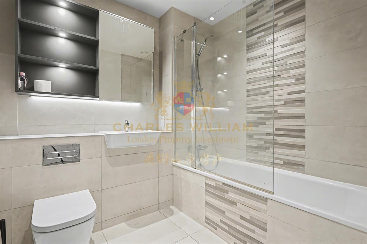 Flat Greenleaf Walk in Greater London