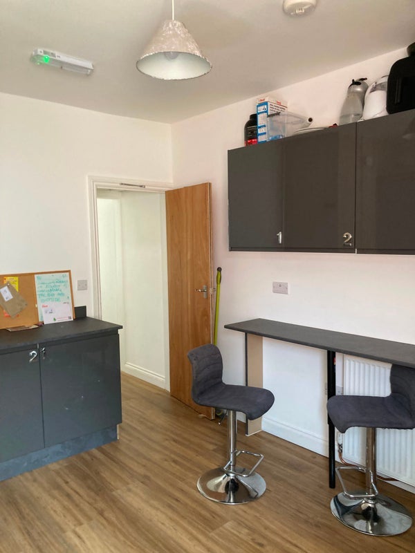 Room Clive Road in Redditch