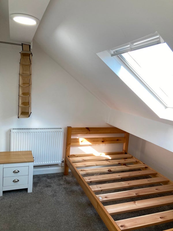 Room Clive Road in Redditch