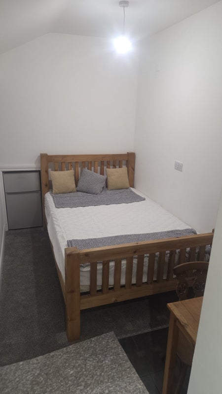 Room Clive Road in Redditch