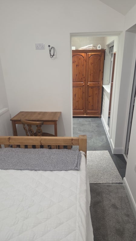 Room Clive Road in Redditch