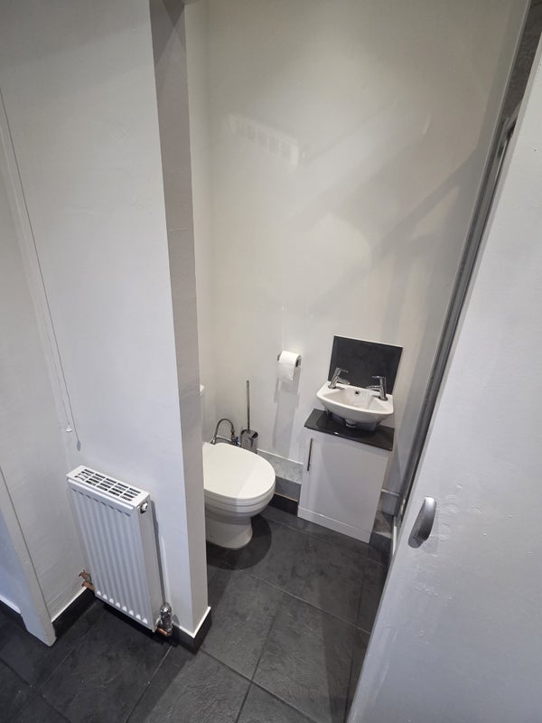 Room Clive Road in Redditch