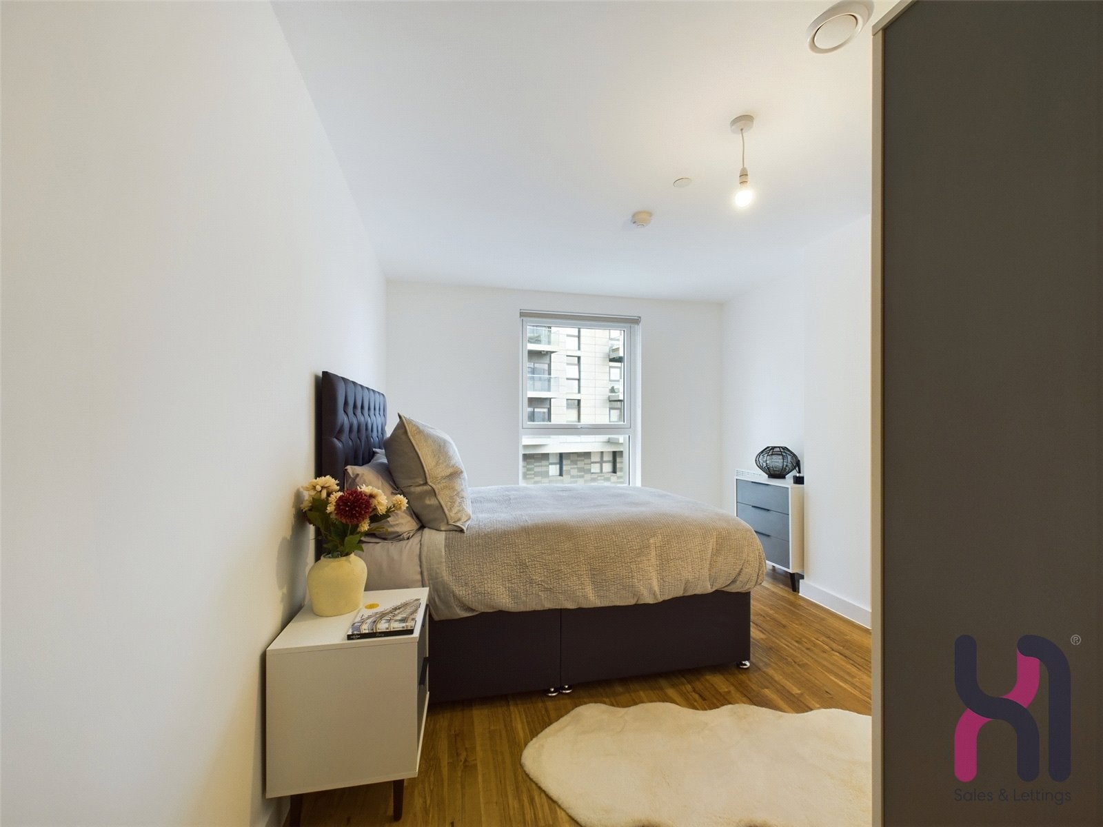 Flat Pomona Strand in Trafford