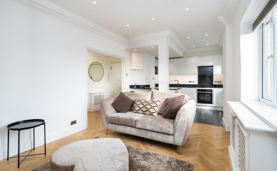 Flat Park Crescent in City of Westminster