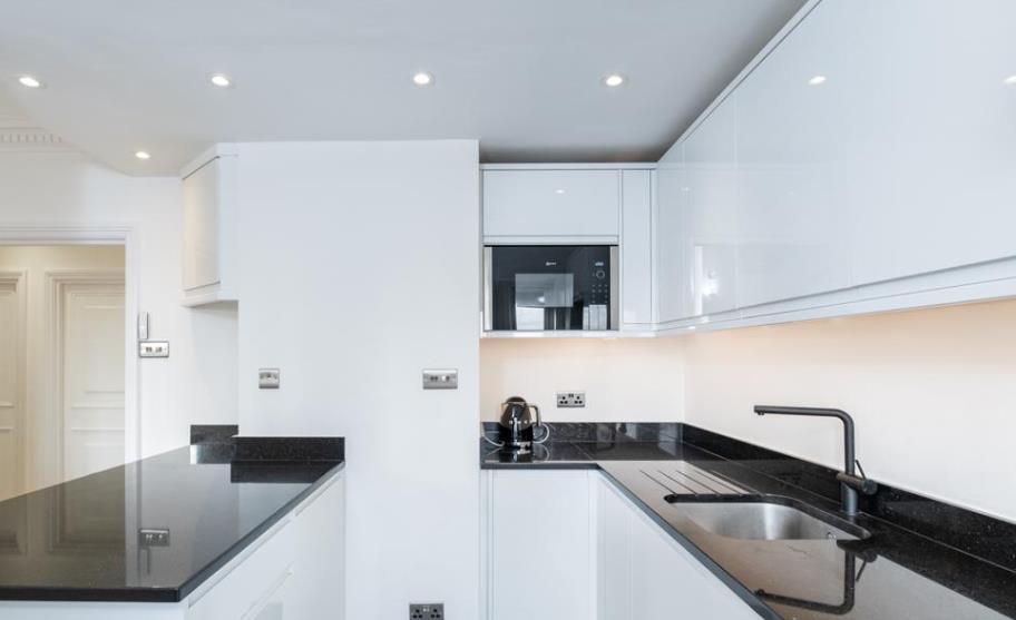 Flat Park Crescent in City of Westminster