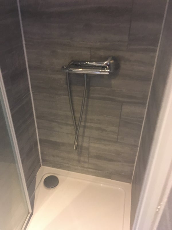 Room Kingsholm Gardens in Greater London