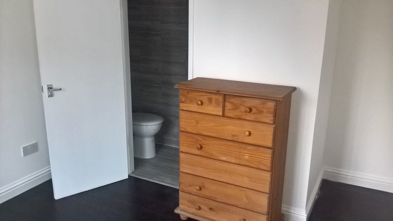 Room Kingsholm Gardens in Greater London