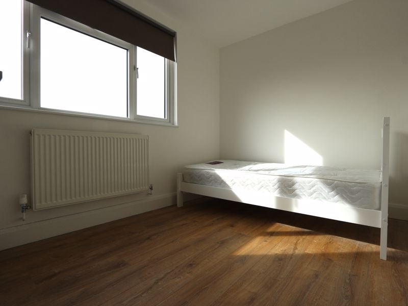 Room Dover Road in Greater London