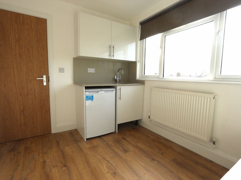 Room Dover Road in Greater London