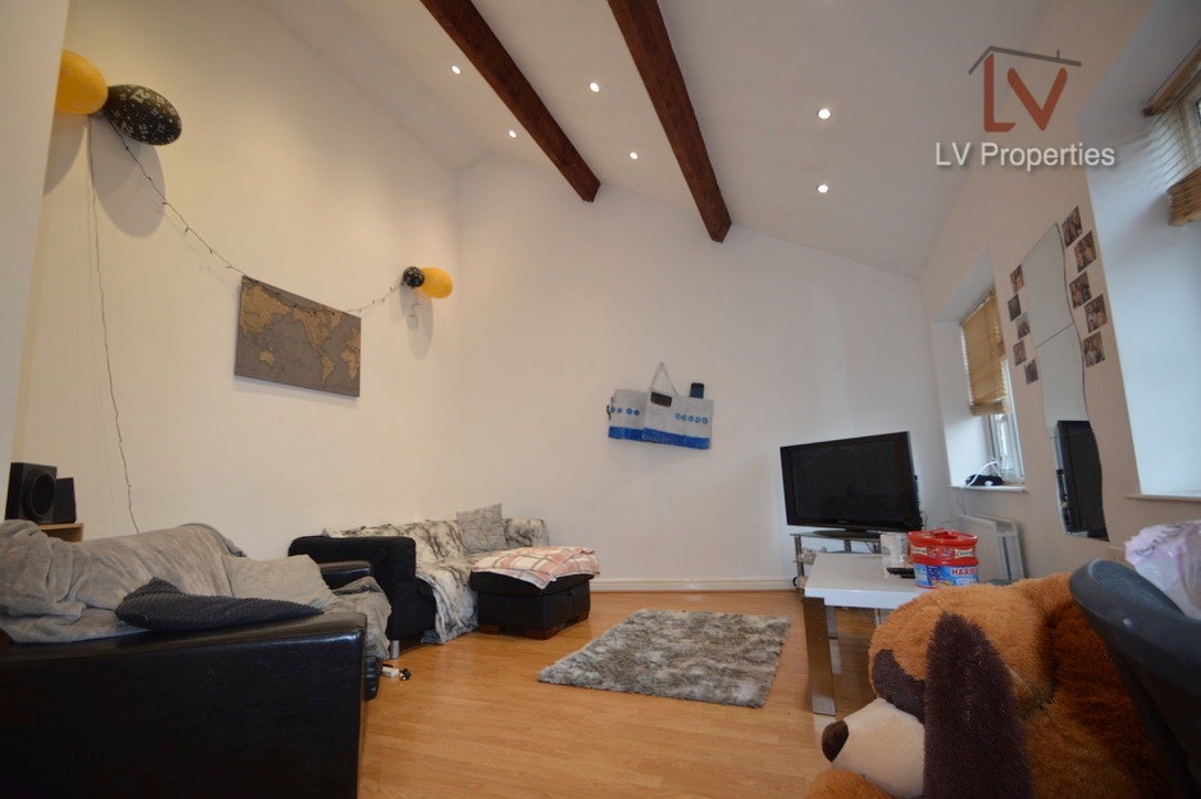Flat Estcourt Avenue in Leeds