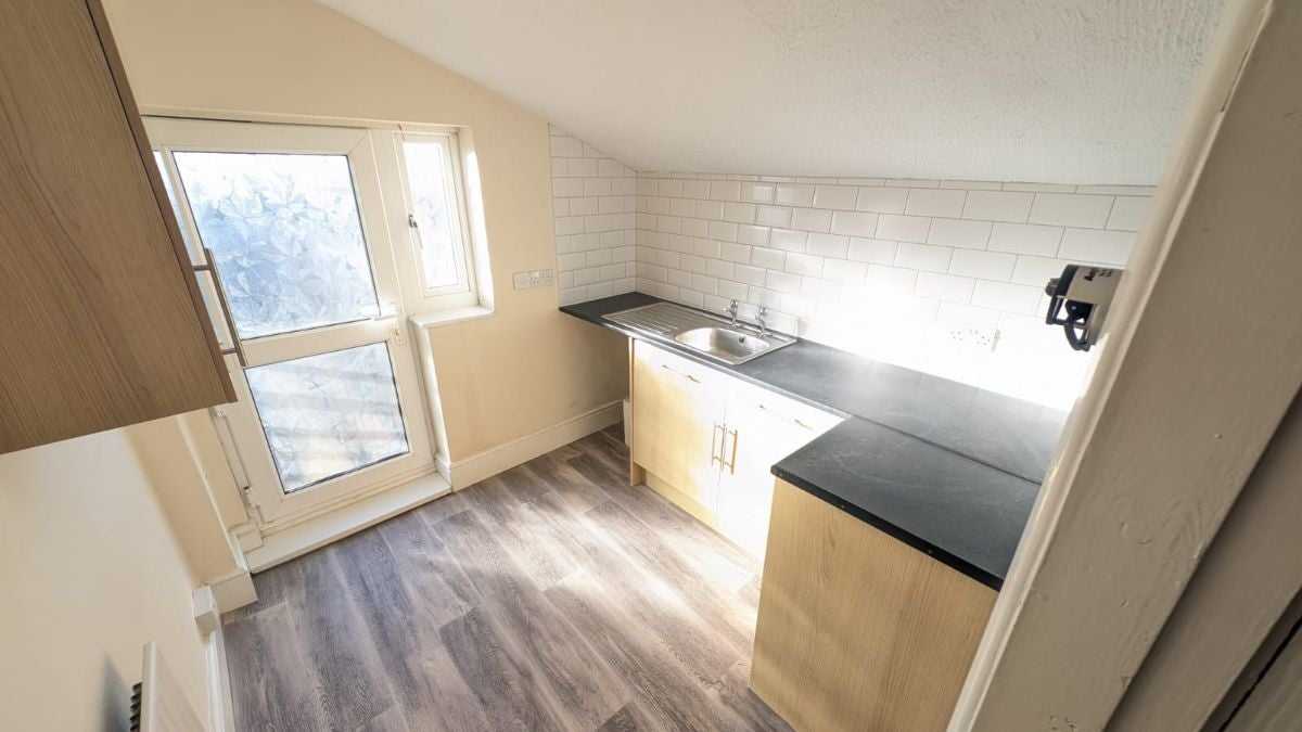 Flat Heneage Road in Grimsby