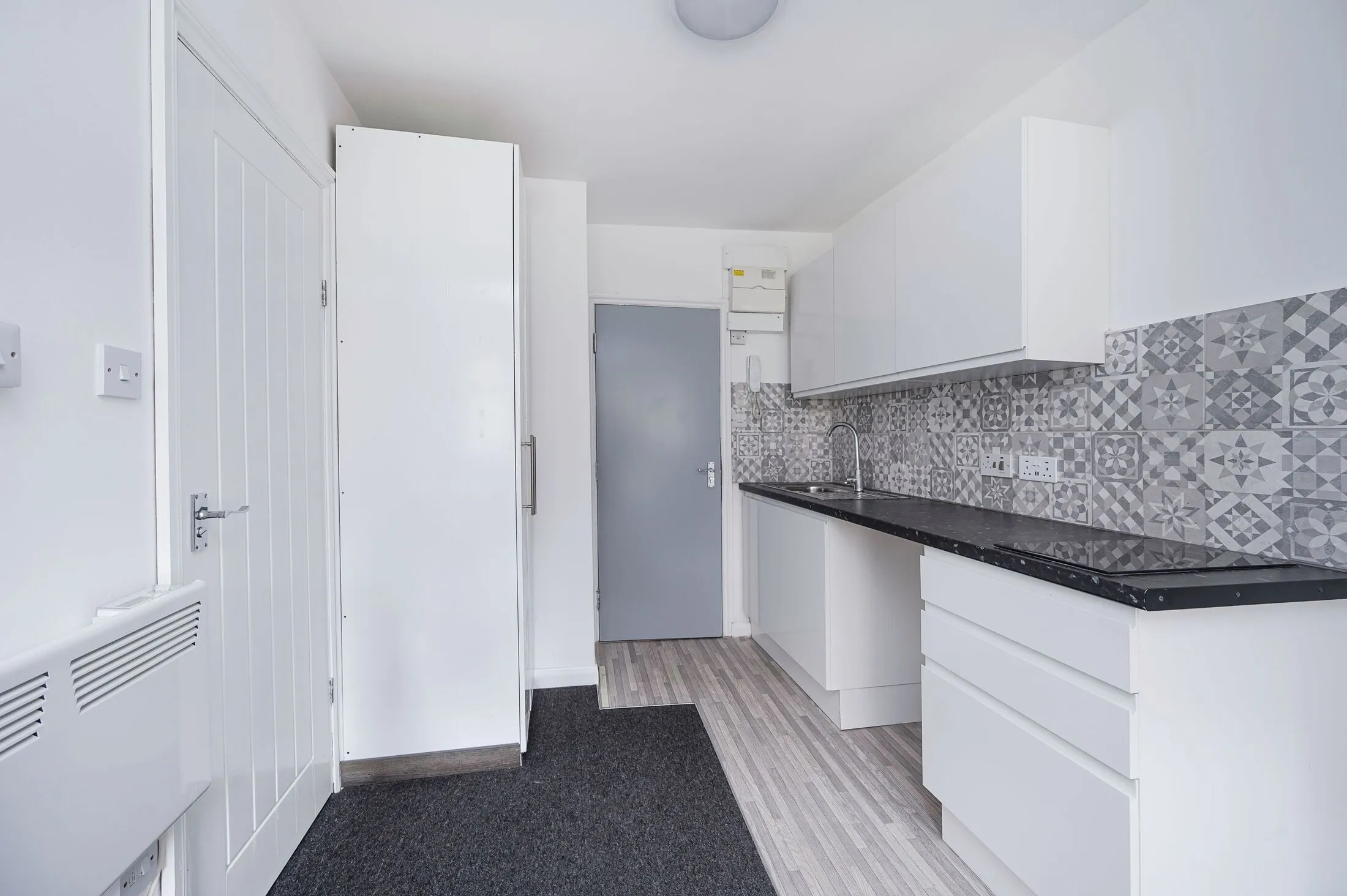 Flat Bodney Road in Greater London