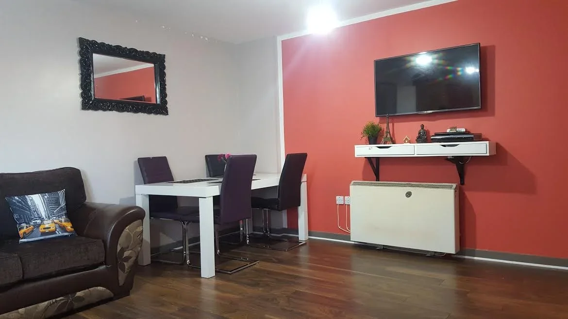 Flat Prince Regent Road in Greater London