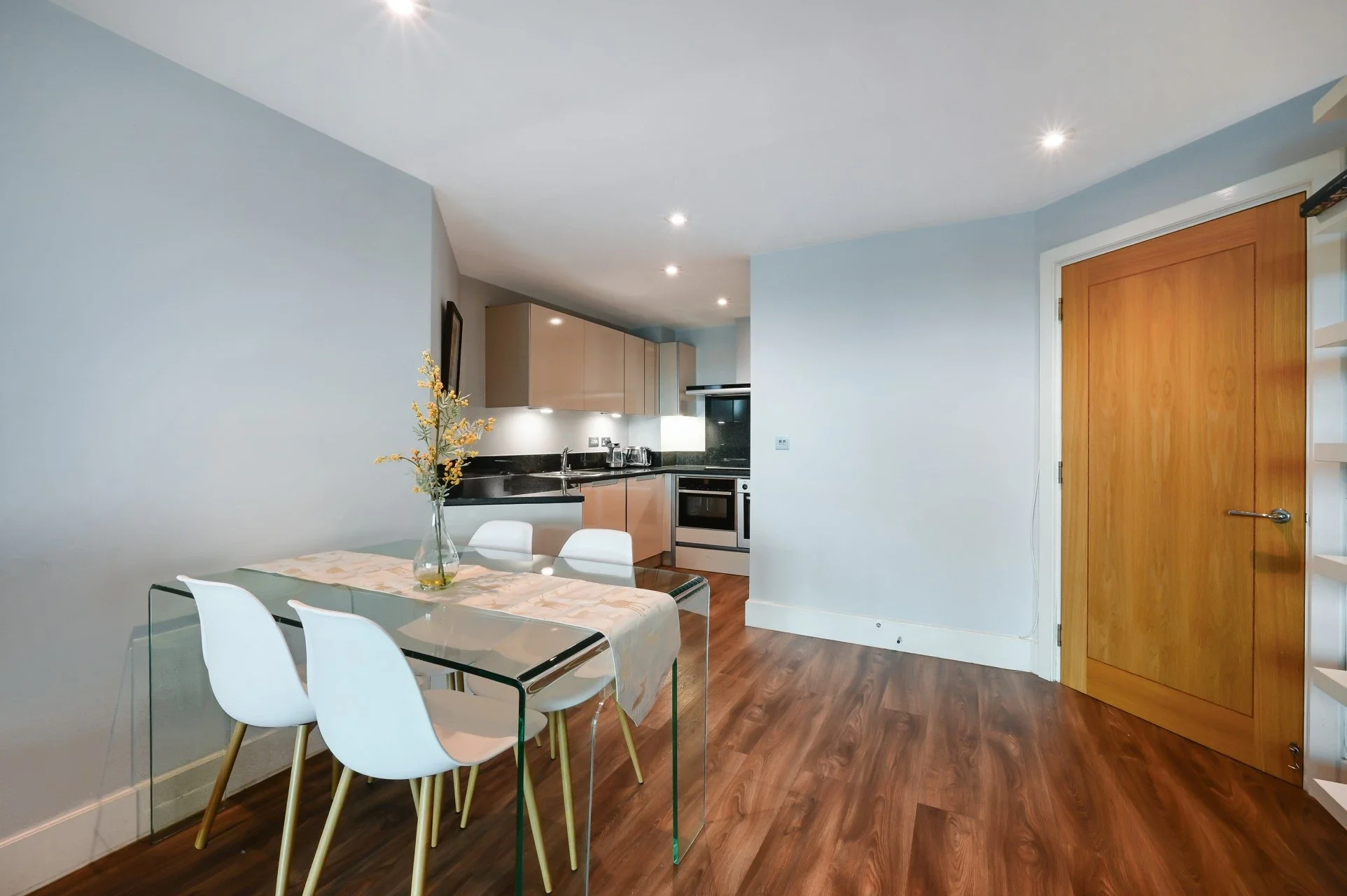 Flat Nine Elms Lane in Greater London