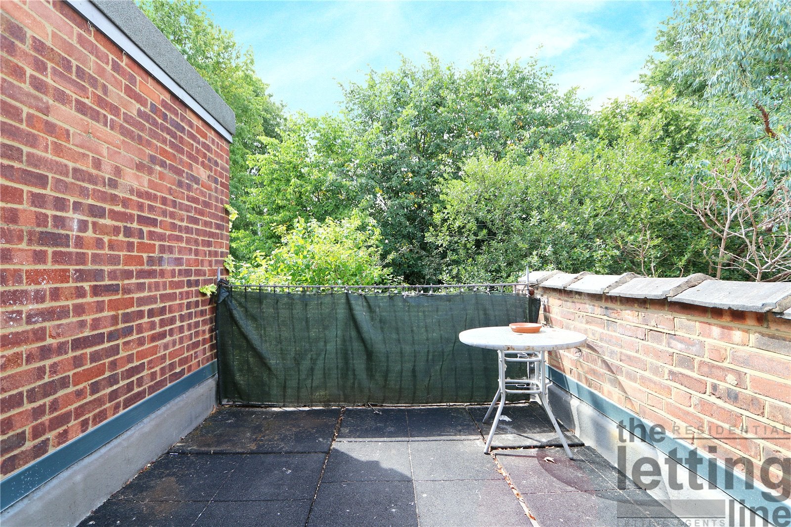 Flat Lea Road in Greater London