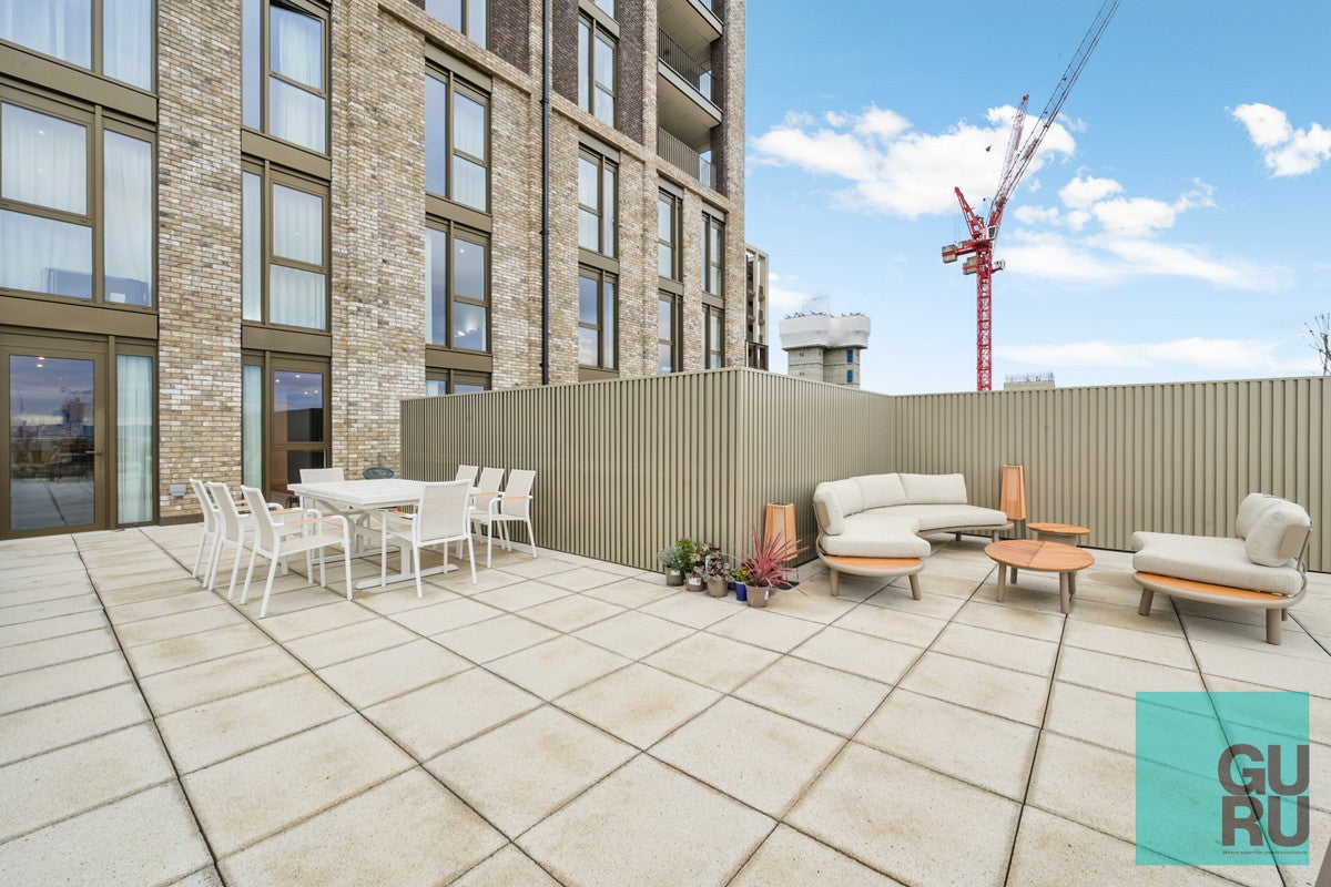 Flat Merino Gardens in Greater London