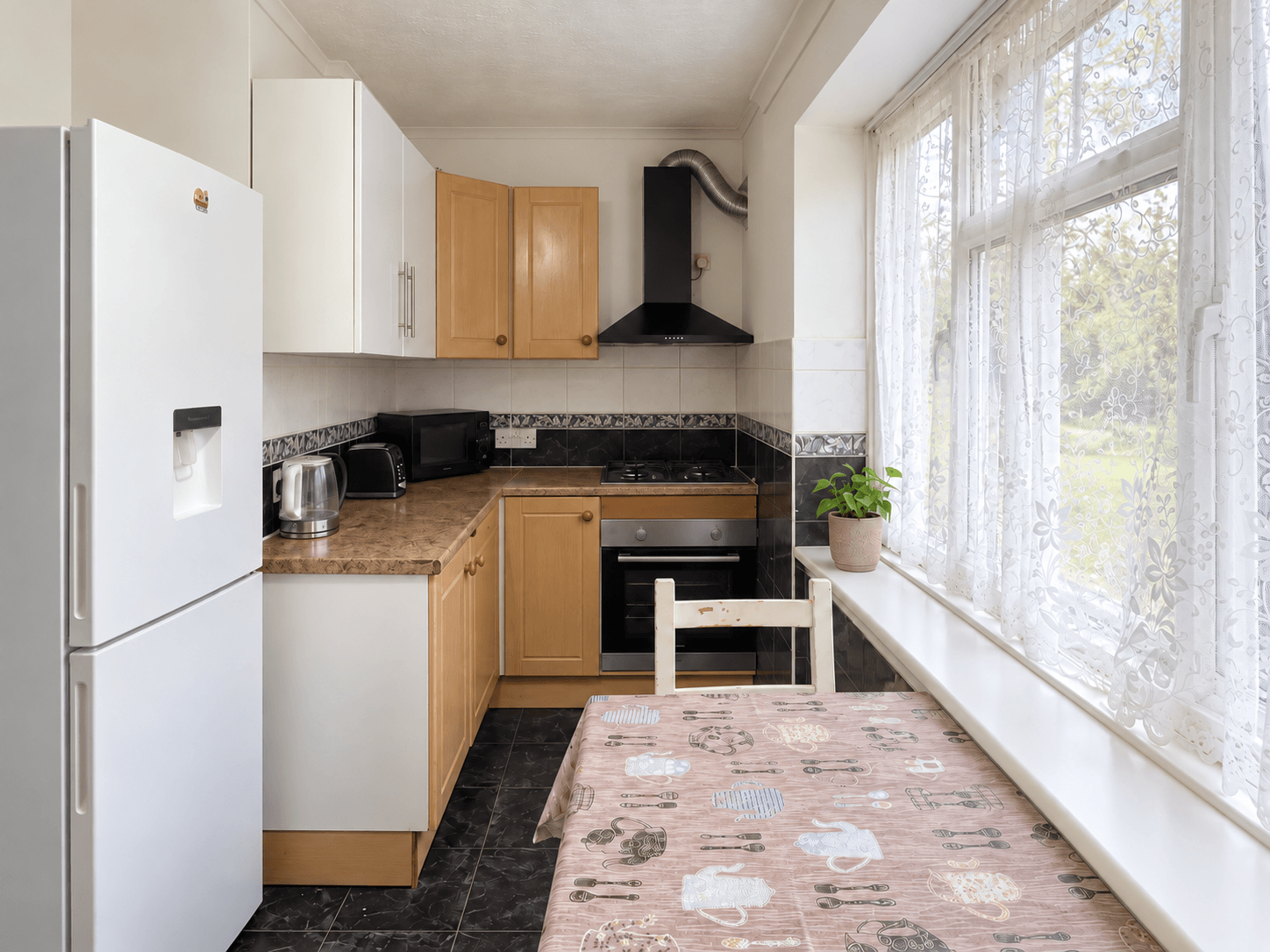 Flat Pinner Grove in London