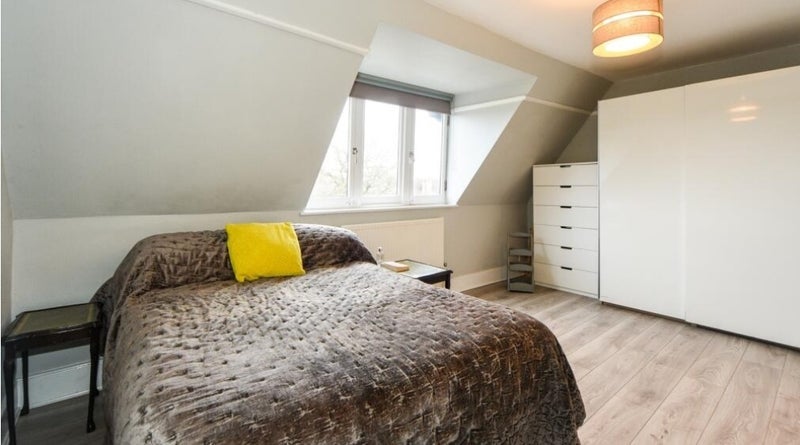 Room Elmfield Road in Greater London