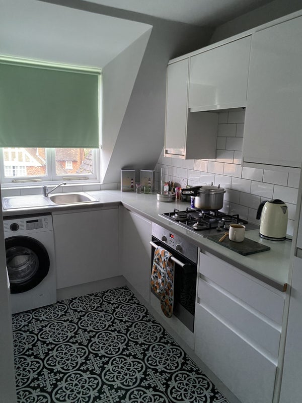 Room Elmfield Road in Greater London