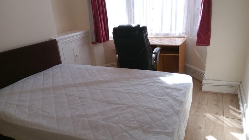 Room Beaconsfield Road in Leicester