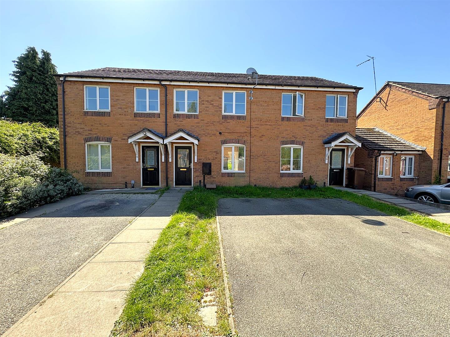 House Lowry Close in Corby