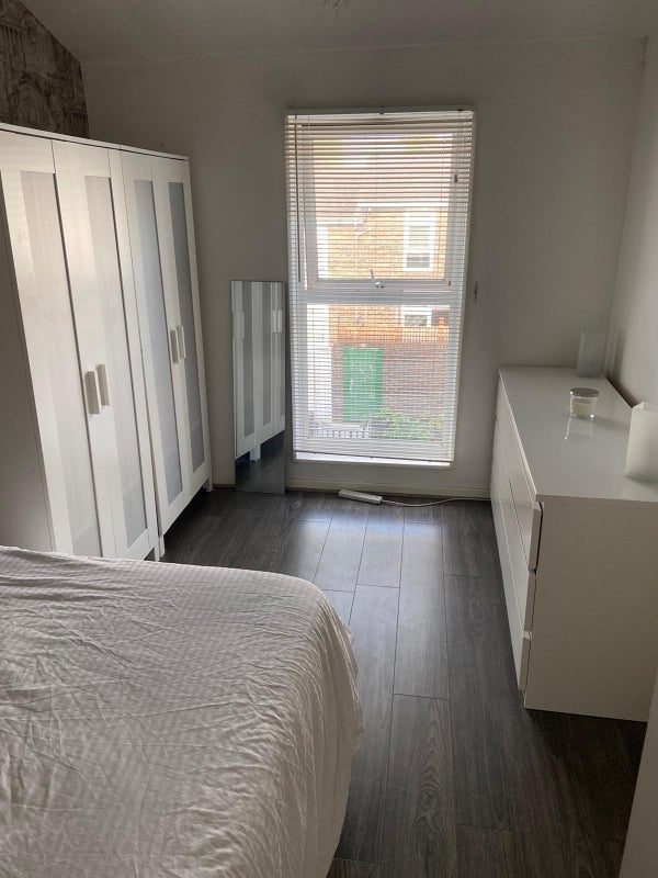 Room Invermore Place in Greater London