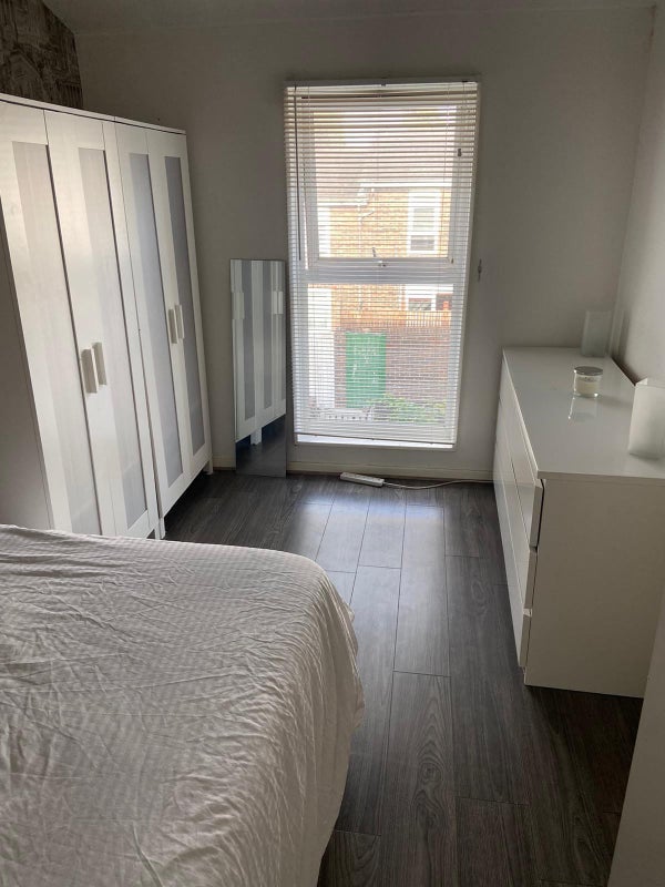 Room Invermore Place in Greater London
