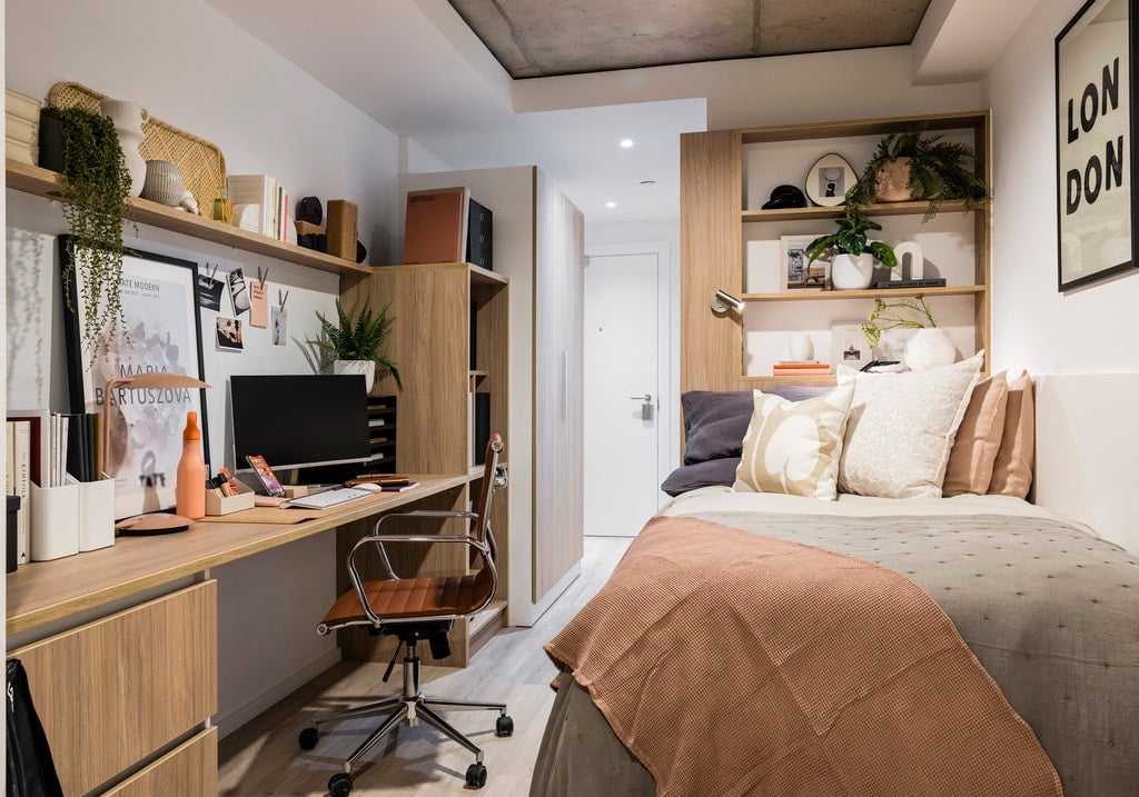 Flat Rutherford Way in Greater London