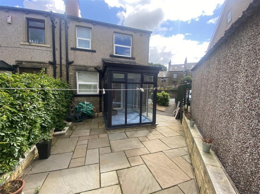 House Mannville Place in Bradford