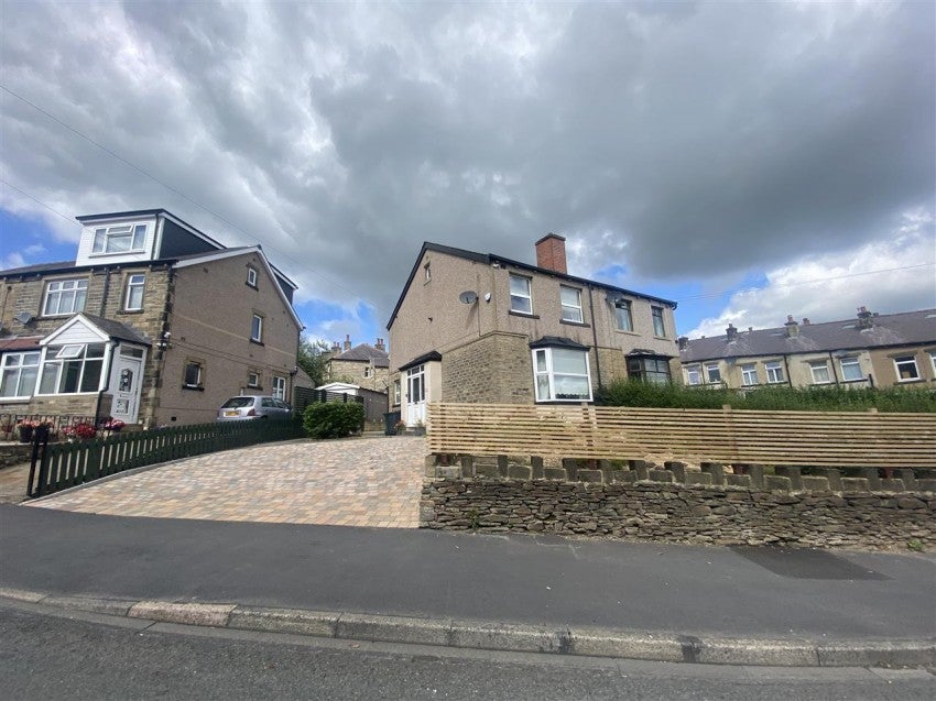 House Mannville Place in Bradford