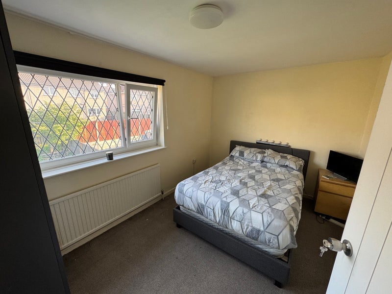 Room Hardie Road in Wakefield