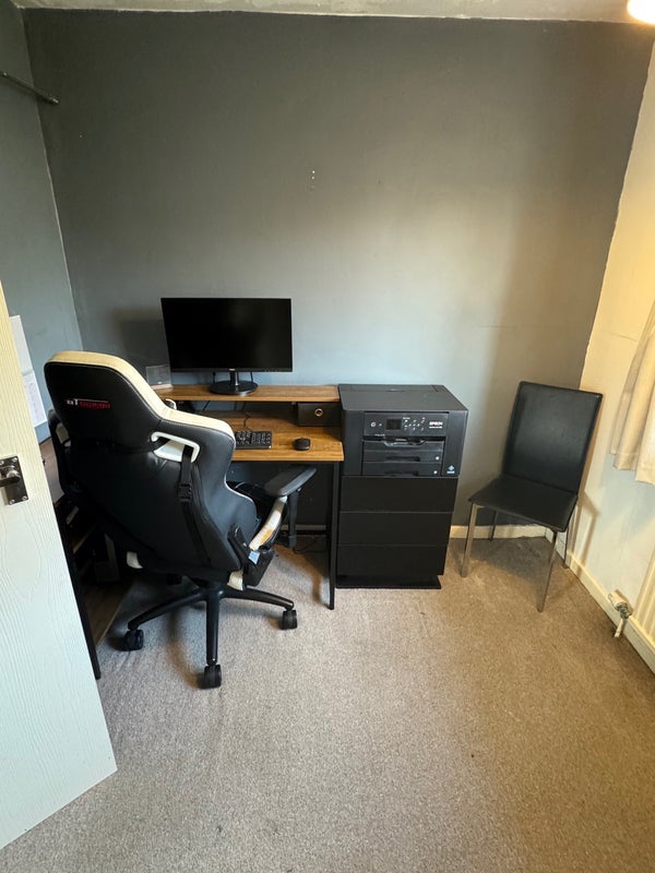 Room Hardie Road in Wakefield