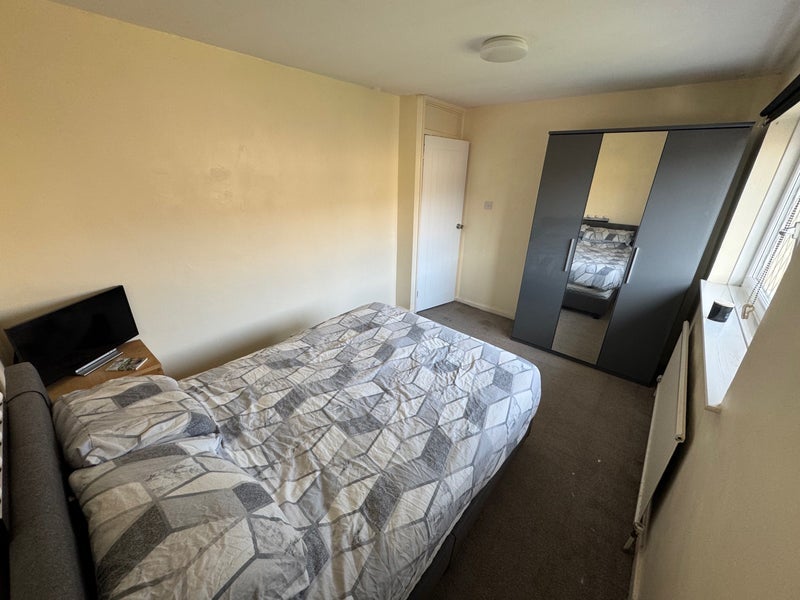 Room Hardie Road in Wakefield