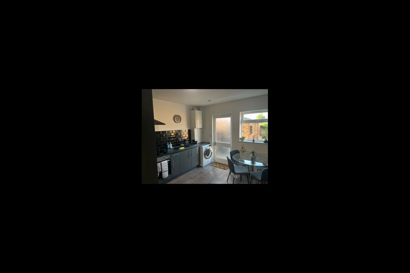 Room East Road in Greater London