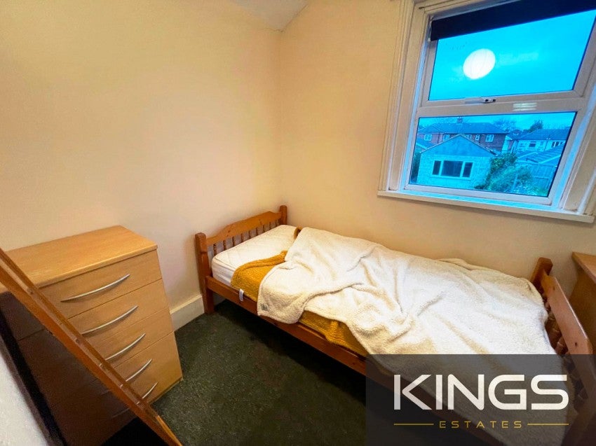 Flat Sirdar Road in Southampton