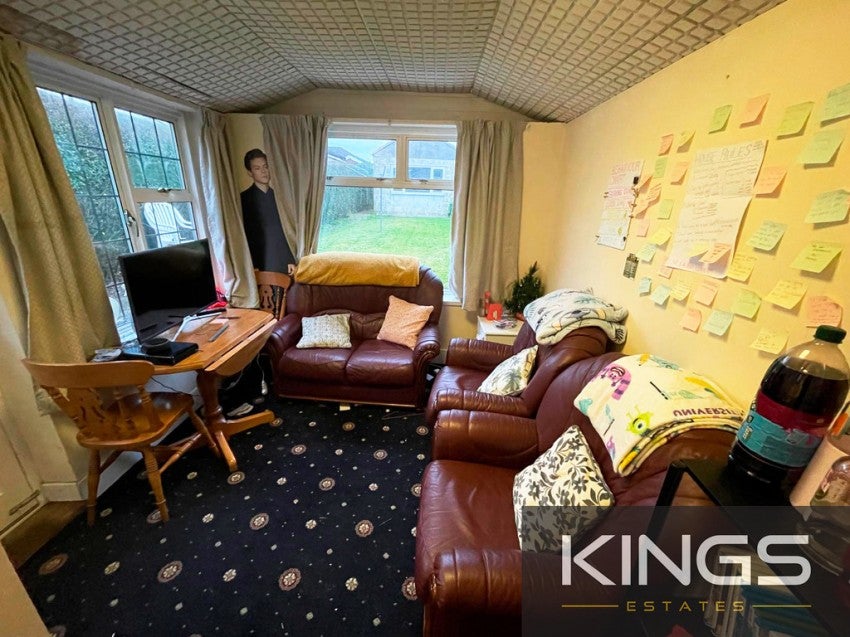 Flat Sirdar Road in Southampton