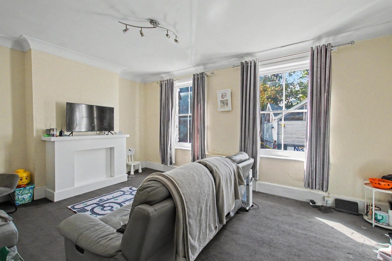 Flat Bexley High Street in Greater London