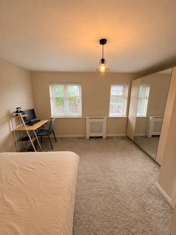 Room Cornfield Drive in Manchester