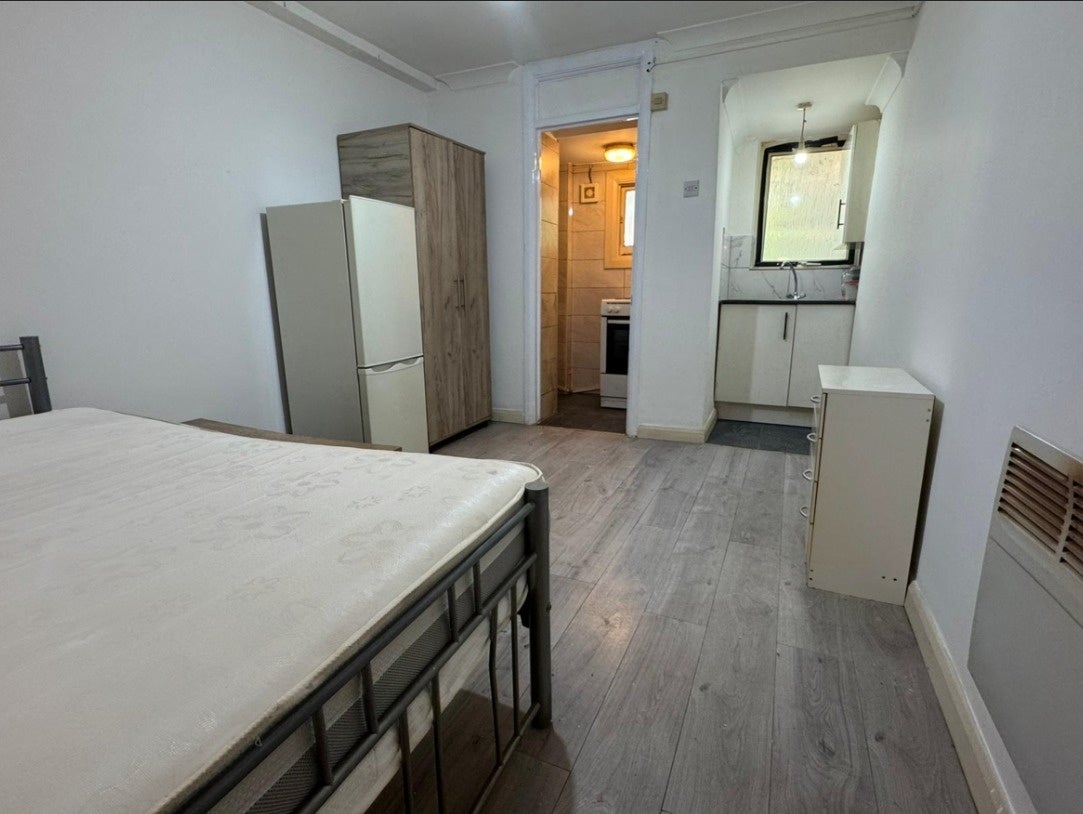 Room Lea Bridge Road in Greater London