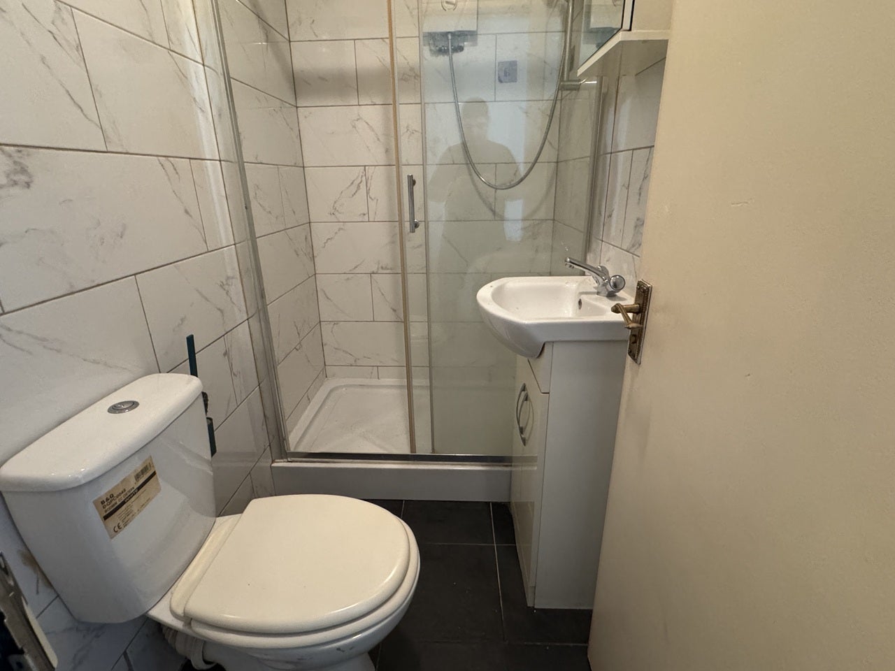 Room Lea Bridge Road in Greater London