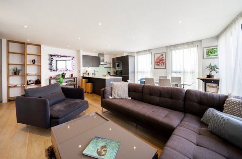Room Prince of Wales Road in Greater London