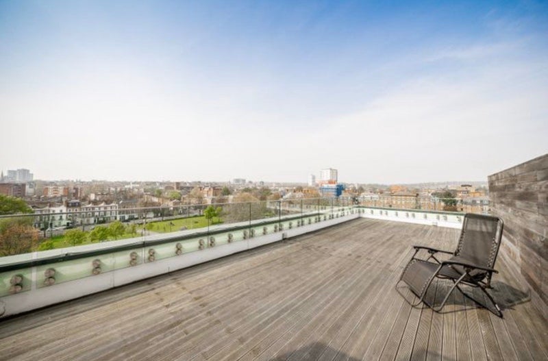 Room Prince of Wales Road in Greater London
