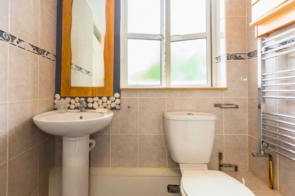 Flat Middleton Grove in Greater London