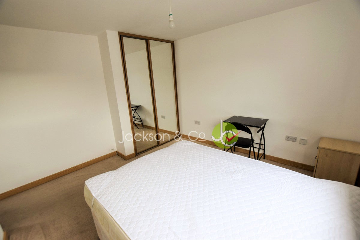 Flat Glenister Way in Hastings