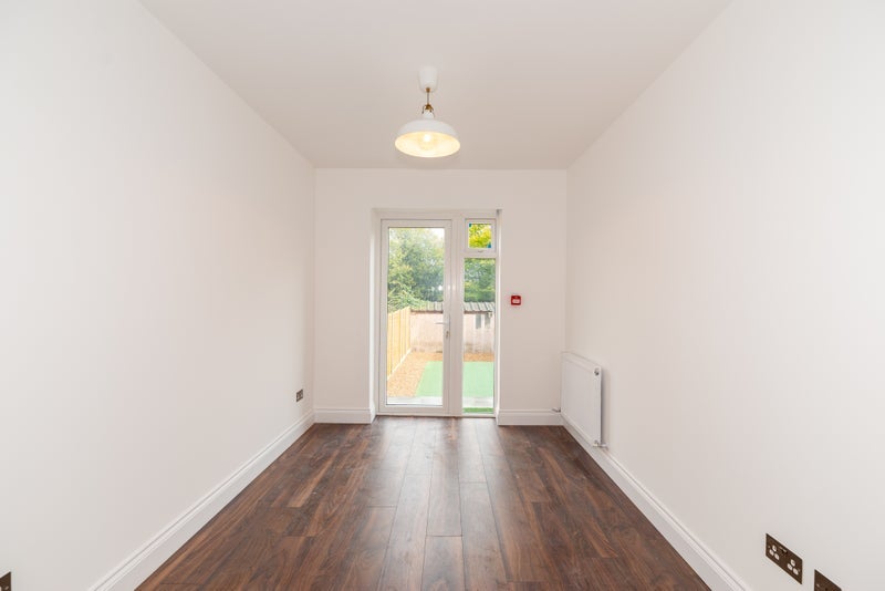 Room Davidson Road in Greater London