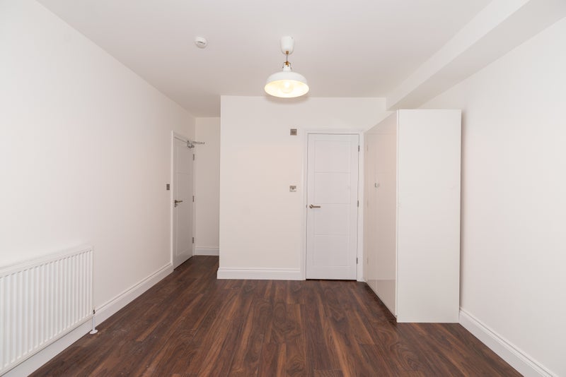 Room Davidson Road in Greater London