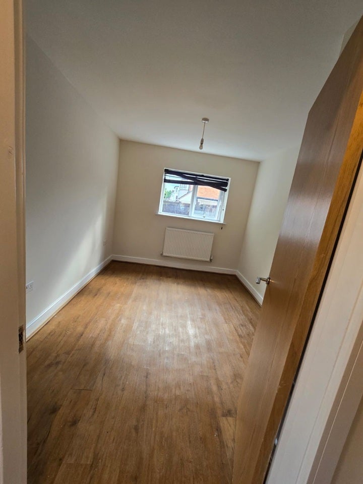 Flat Delrene Road in Birmingham
